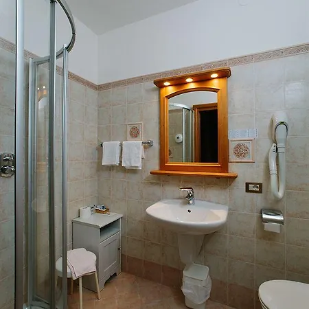 Hotell Cornelio 3*