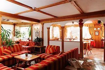 Cornelio 科尔蒂纳丹佩佐